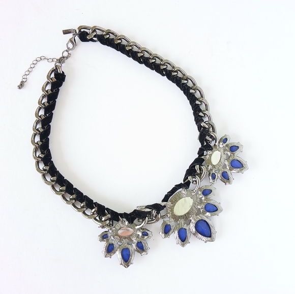 Lani Blue Statement Necklace Flower Velvet - Picture 5 of 5